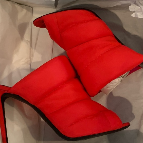 NICHOLAS KIRKWOOD
Puffer Mule in Red - Picture 6 of 11